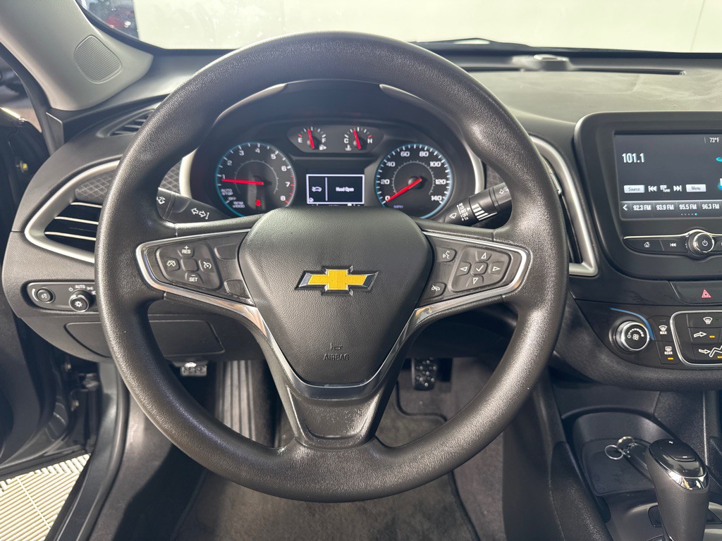 2017 Chevrolet Malibu Image 15