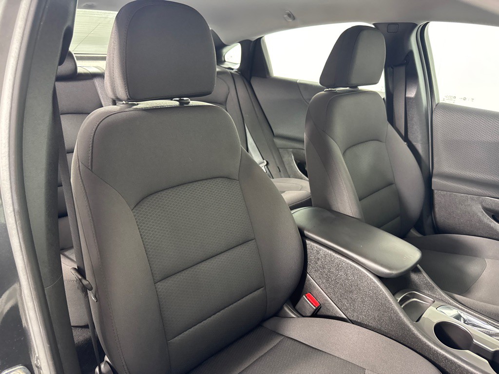 2017 Chevrolet Malibu Image 24