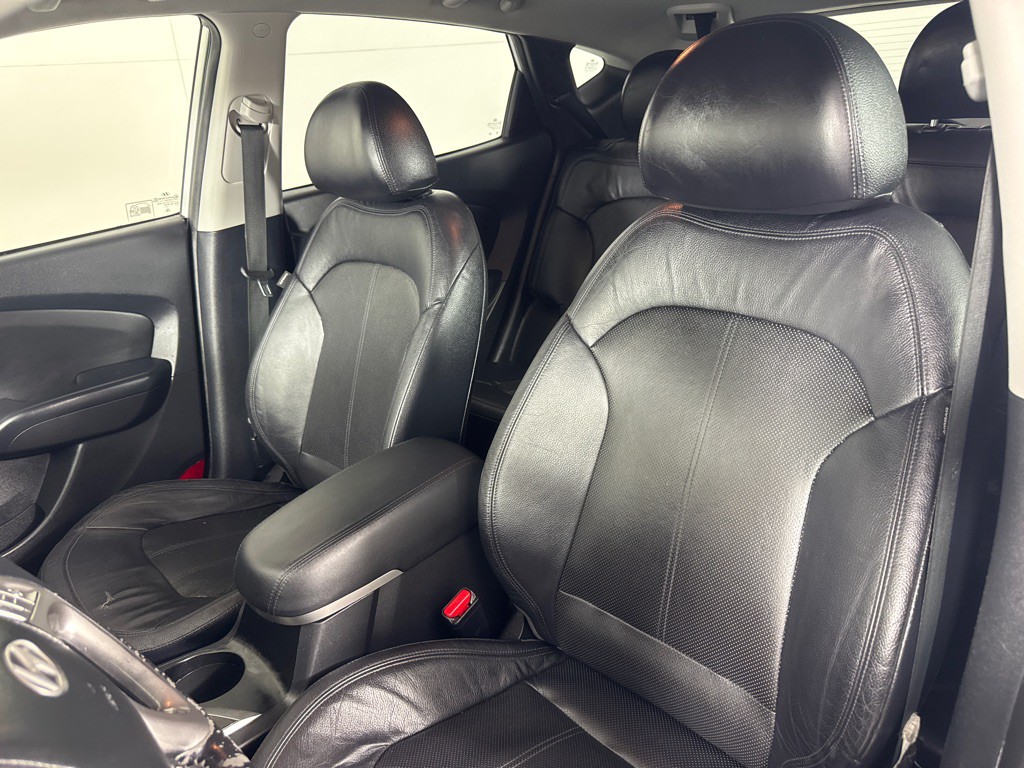 2011 Hyundai Tucson Image 11