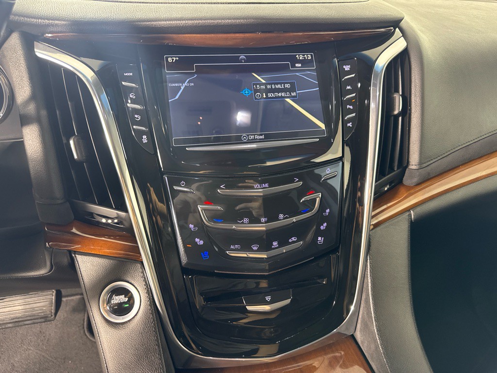 2017 Cadillac Escalade Image 19