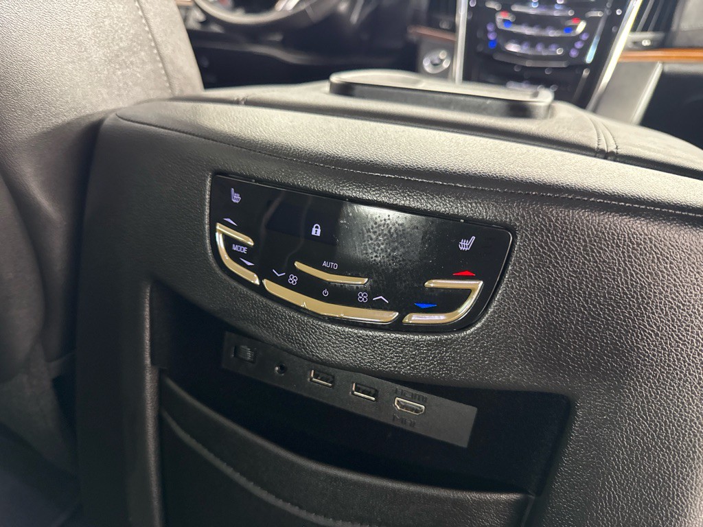 2017 Cadillac Escalade Image 28