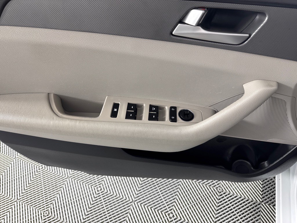 2016 Hyundai Sonata Image 9