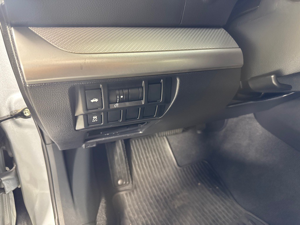 2018 Subaru Legacy Image 16