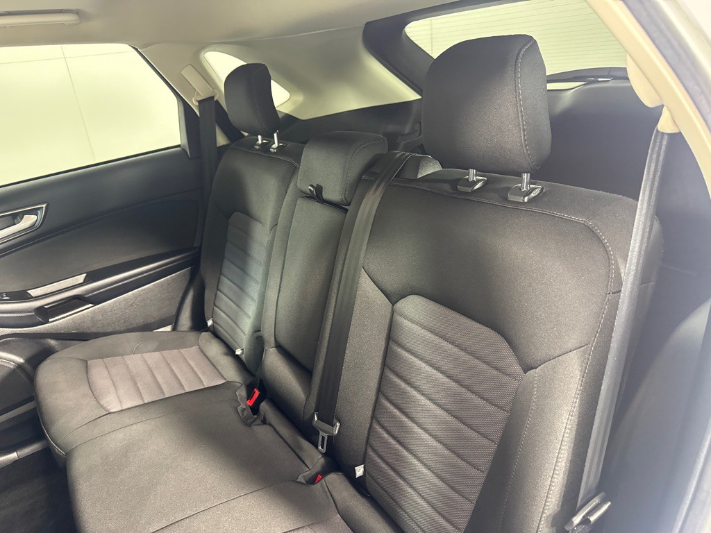 2018 Ford Edge Image 19