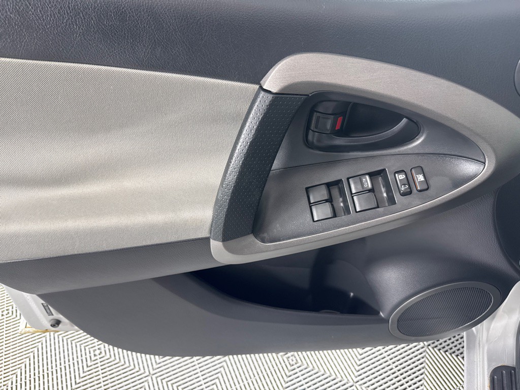 2012 Toyota Rav4 Image 9