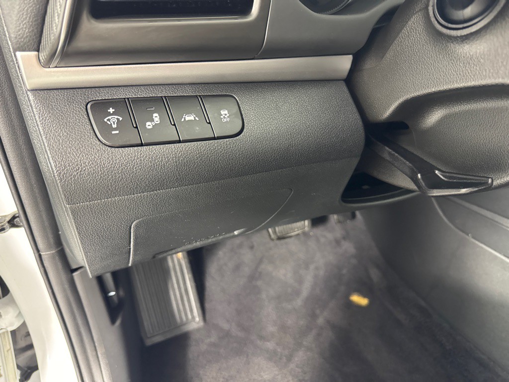 2020 Hyundai Elantra Image 13