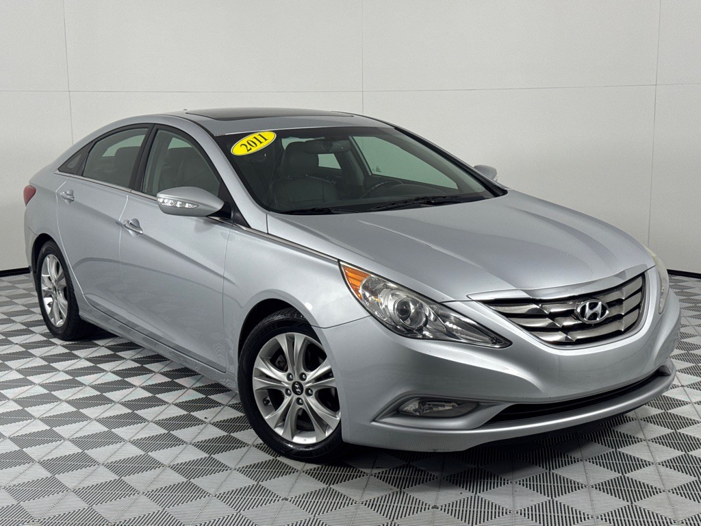 2011 Hyundai Sonata Image 2