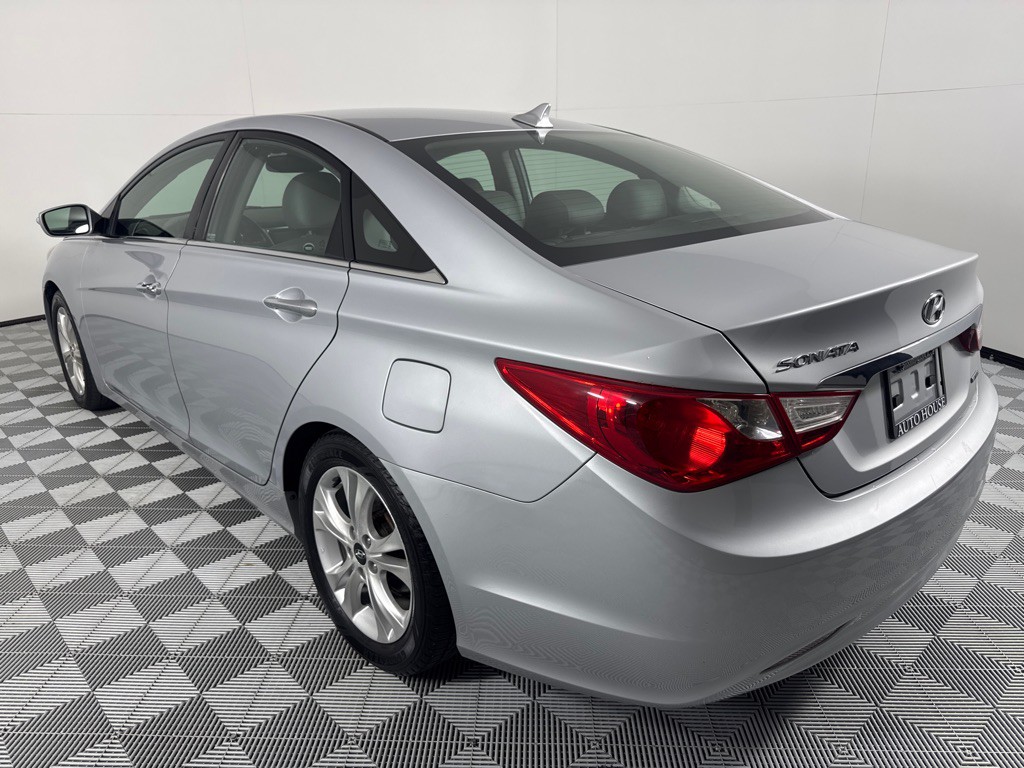 2011 Hyundai Sonata Image 8
