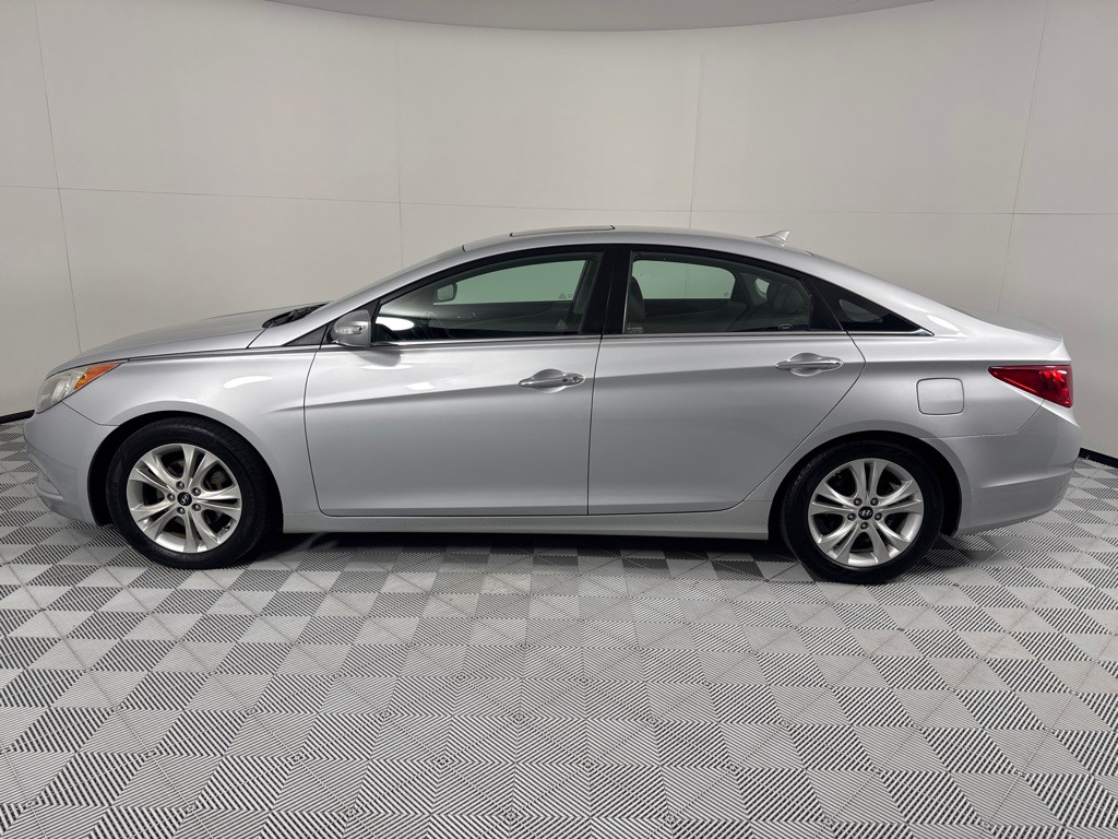 2011 Hyundai Sonata Image 9