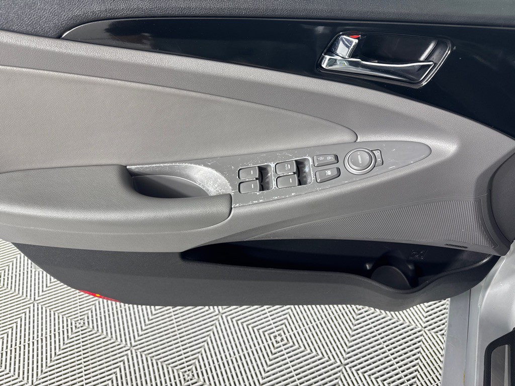 2011 Hyundai Sonata Image 12