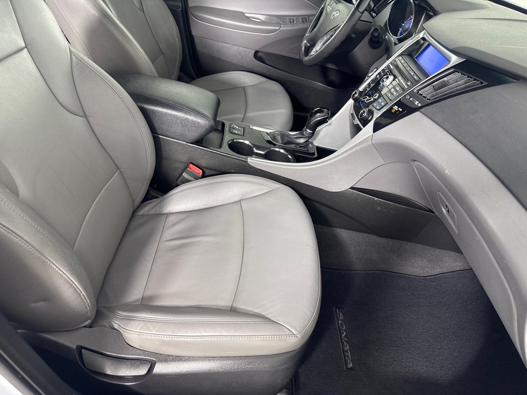 2011 Hyundai Sonata Image 24