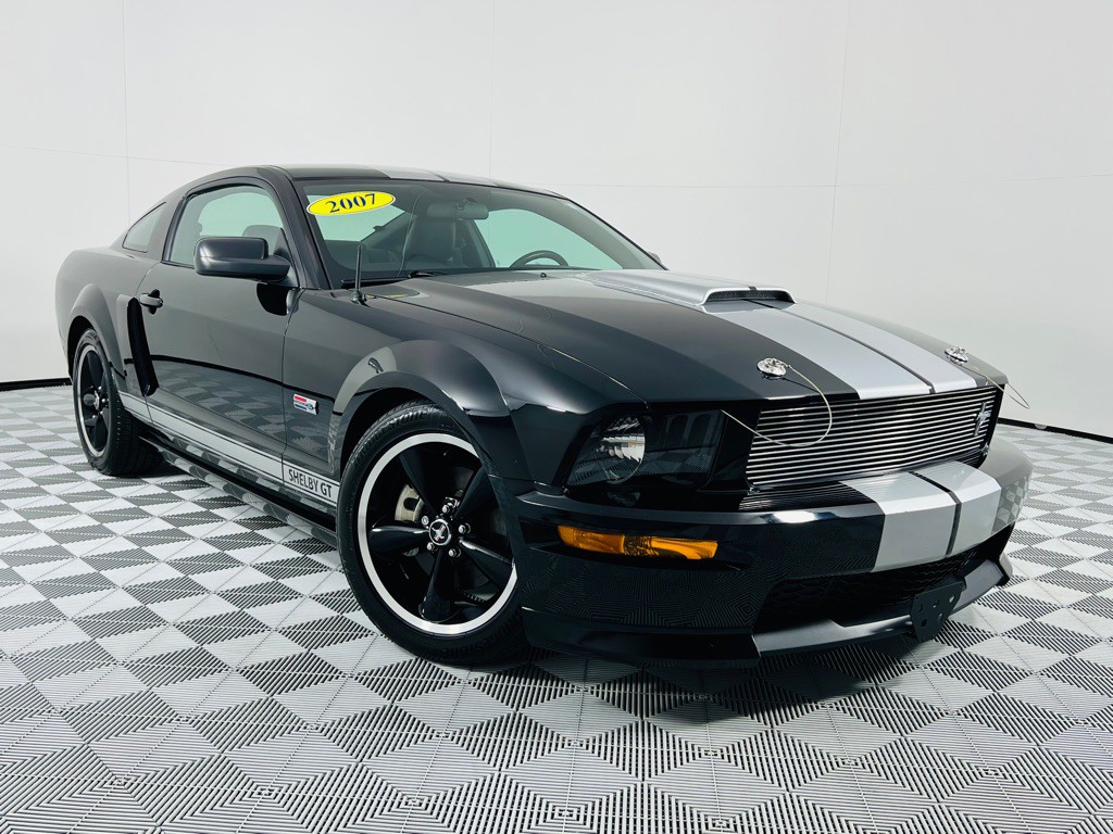 2007 Ford Mustang Image 2