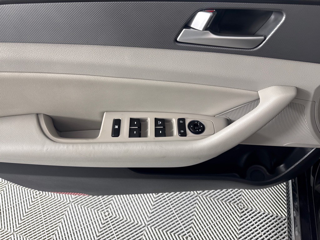 2016 Hyundai Sonata Image 12