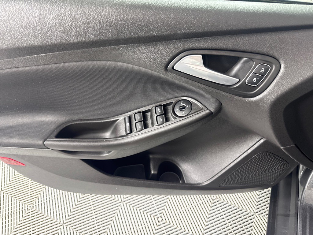 2018 Ford Focus Image 13
