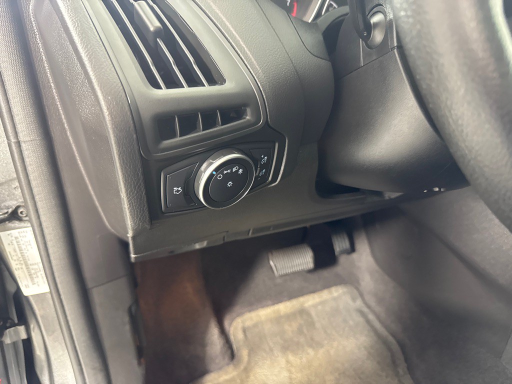 2018 Ford Focus Image 16