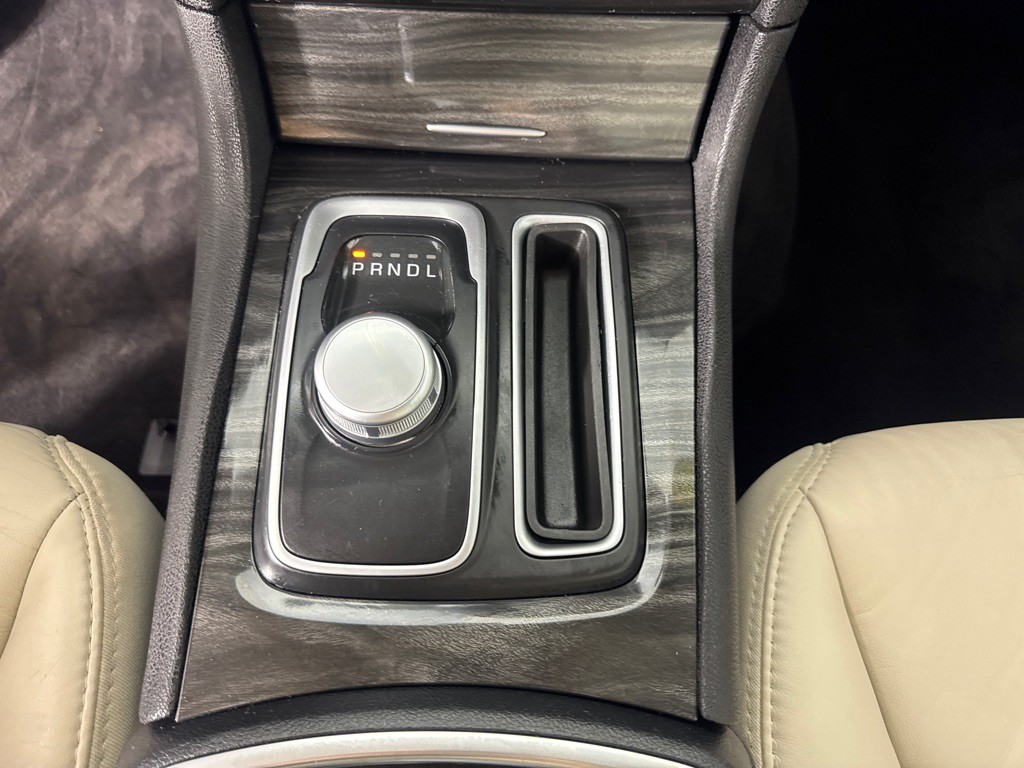 2017 Chrysler 300 Image 18