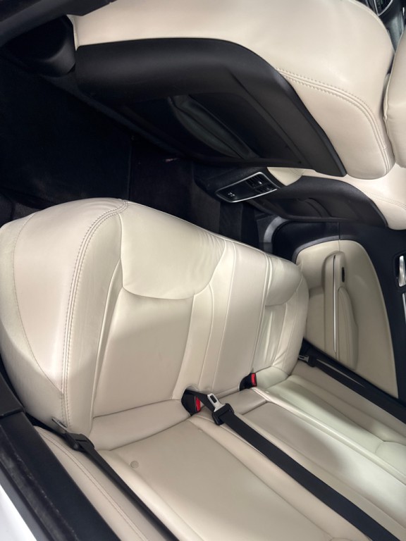 2017 Chrysler 300 Image 19