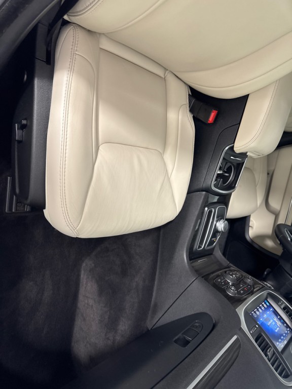 2017 Chrysler 300 Image 23