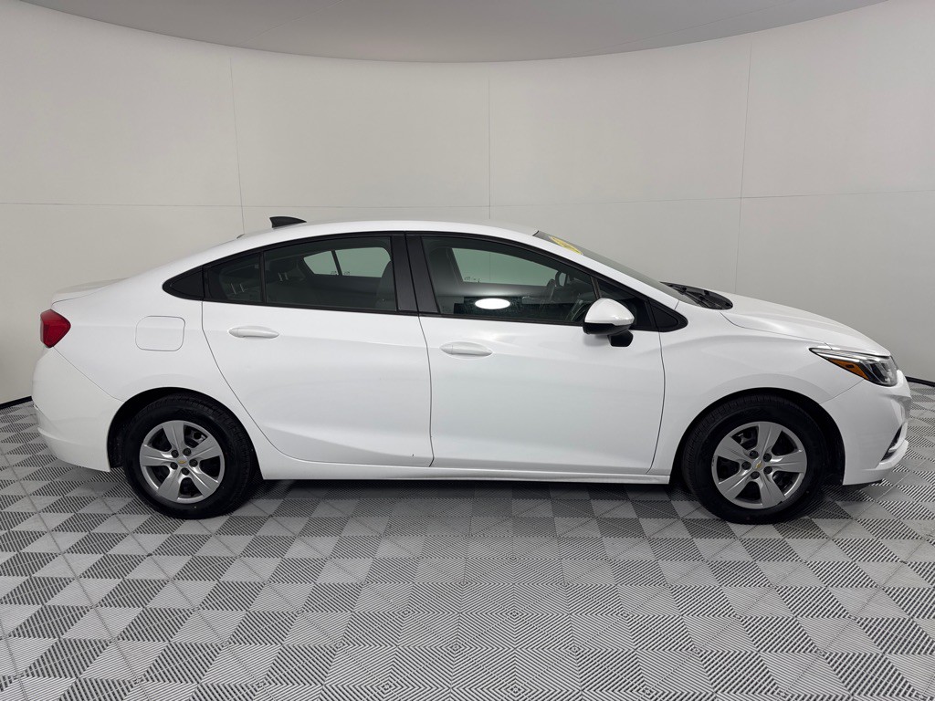 2017 Chevrolet Cruze Image 4