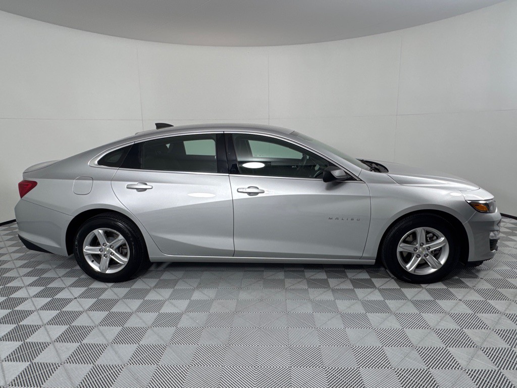 2020 Chevrolet Malibu Image 4