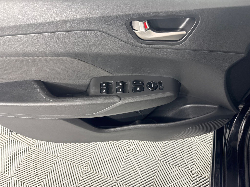 2021 Hyundai Accent Image 10