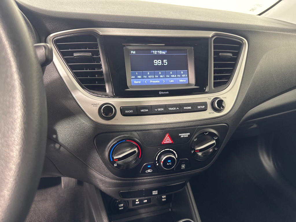2021 Hyundai Accent Image 15