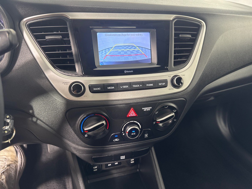 2021 Hyundai Accent Image 16
