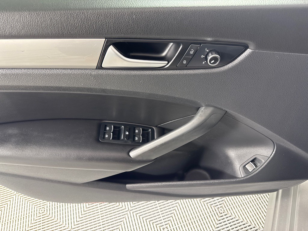 2014 Volkswagen Passat Image 12