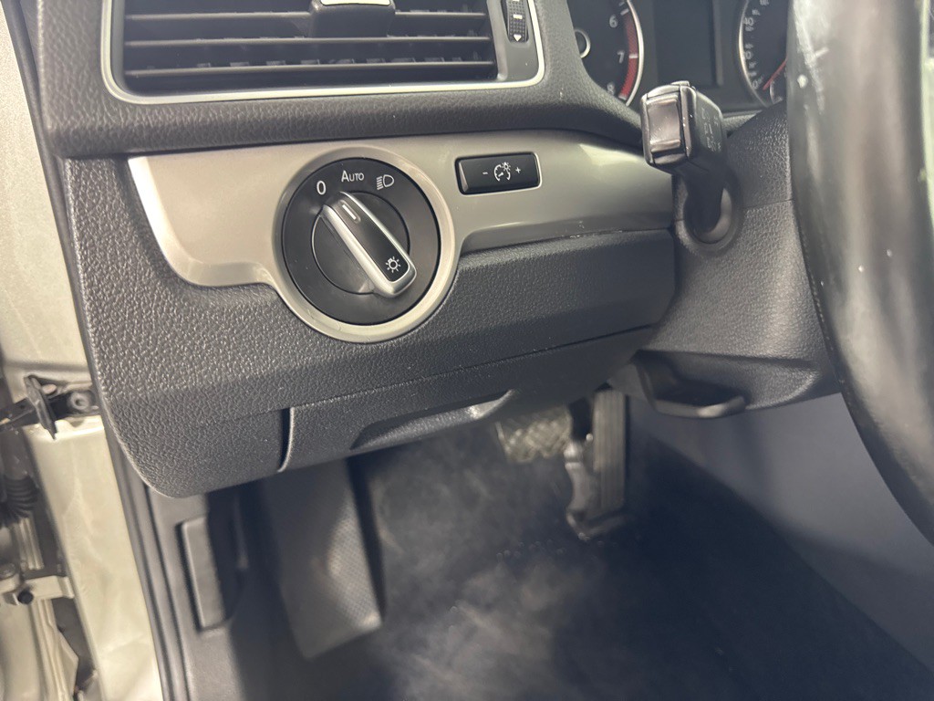 2014 Volkswagen Passat Image 14