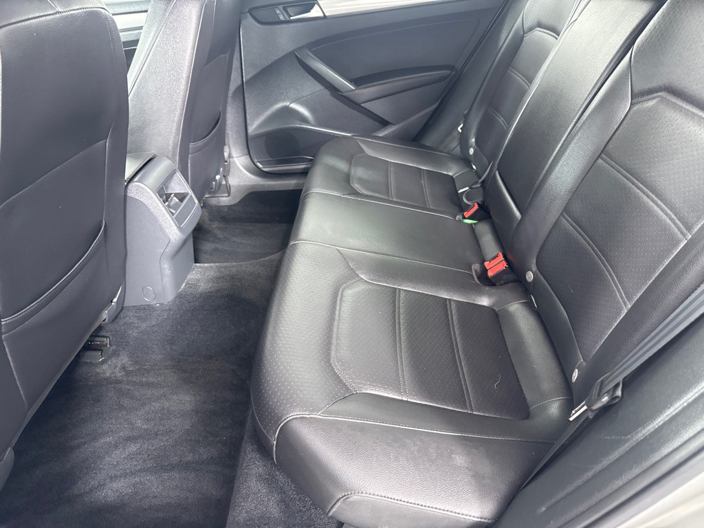 2014 Volkswagen Passat Image 18