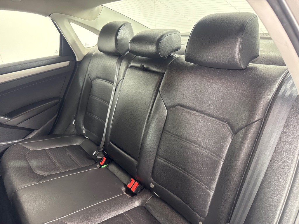 2014 Volkswagen Passat Image 19