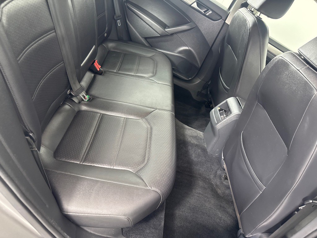 2014 Volkswagen Passat Image 20