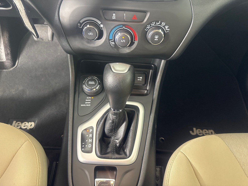 2016 Jeep Cherokee Image 18