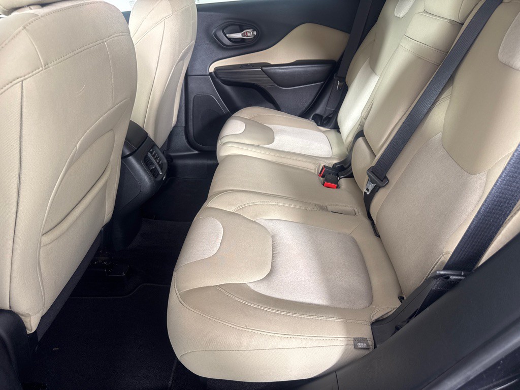2016 Jeep Cherokee Image 19
