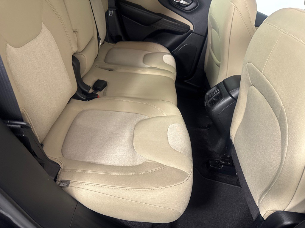 2016 Jeep Cherokee Image 22