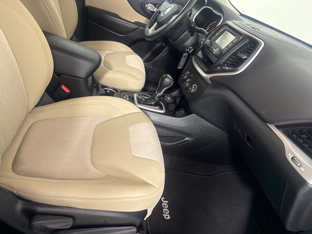 2016 Jeep Cherokee Image 24