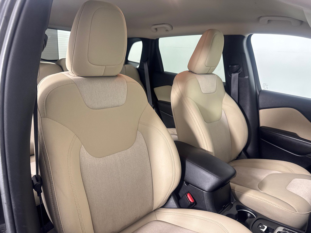 2016 Jeep Cherokee Image 25