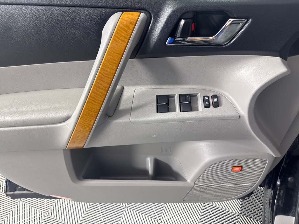 2010 Toyota Highlander Image 10