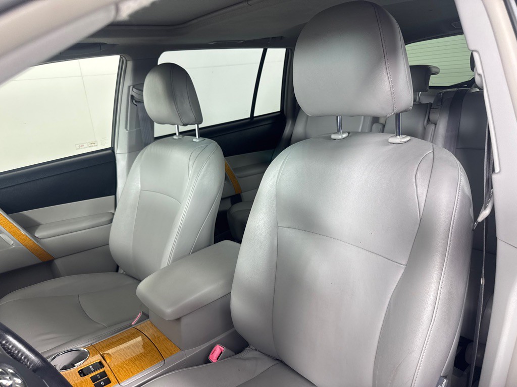 2010 Toyota Highlander Image 11