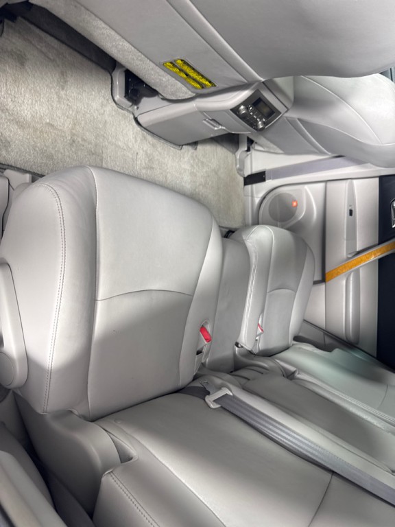 2010 Toyota Highlander Image 18