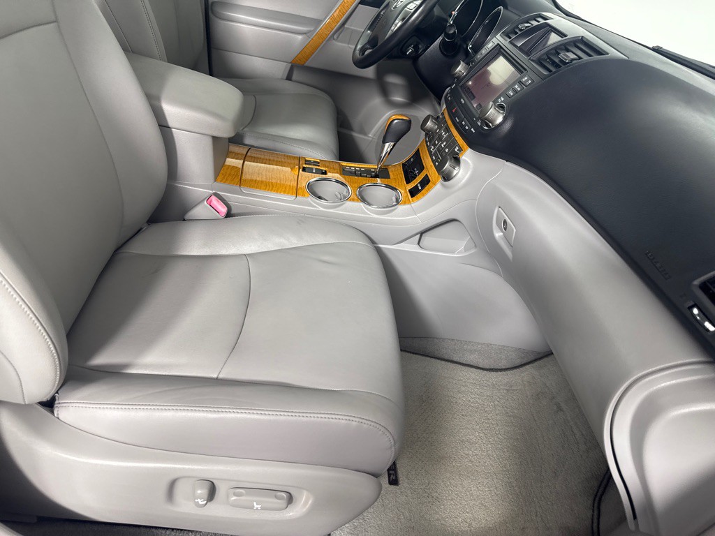 2010 Toyota Highlander Image 23