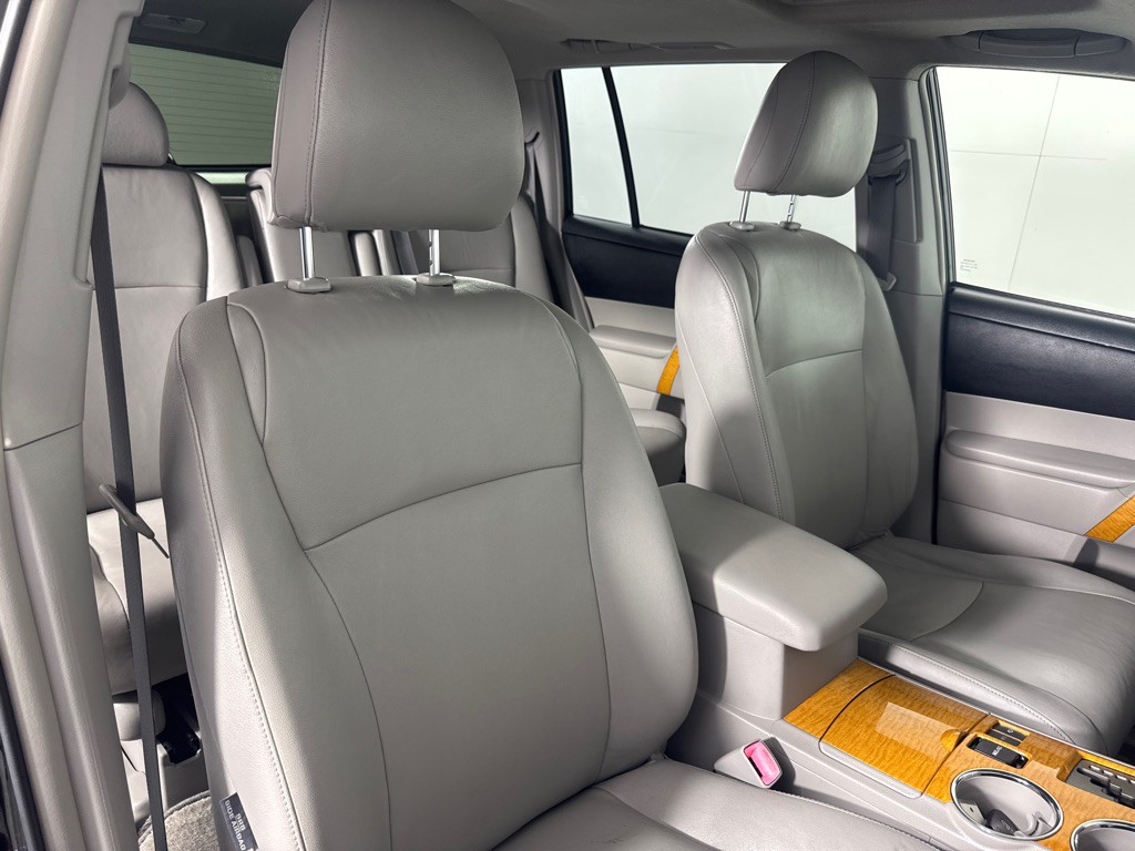 2010 Toyota Highlander Image 24