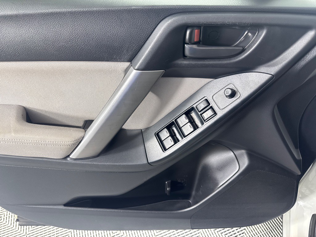 2014 Subaru Forester Image 12
