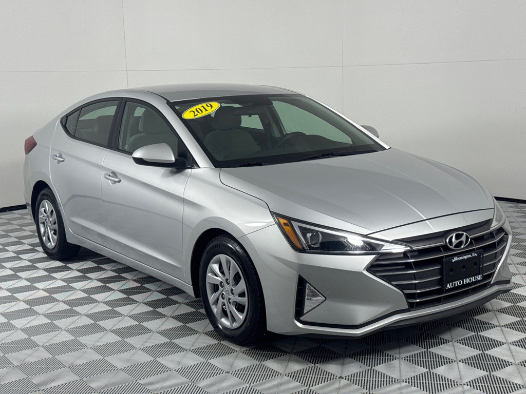 2019 Hyundai Elantra Image 3
