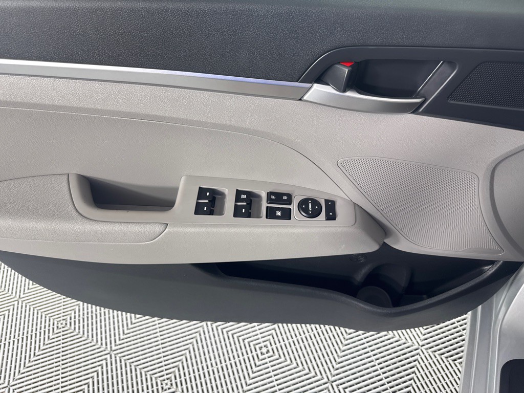 2019 Hyundai Elantra Image 10
