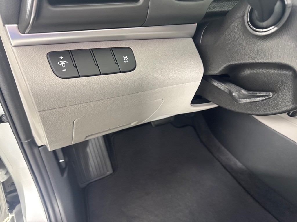 2019 Hyundai Elantra Image 13