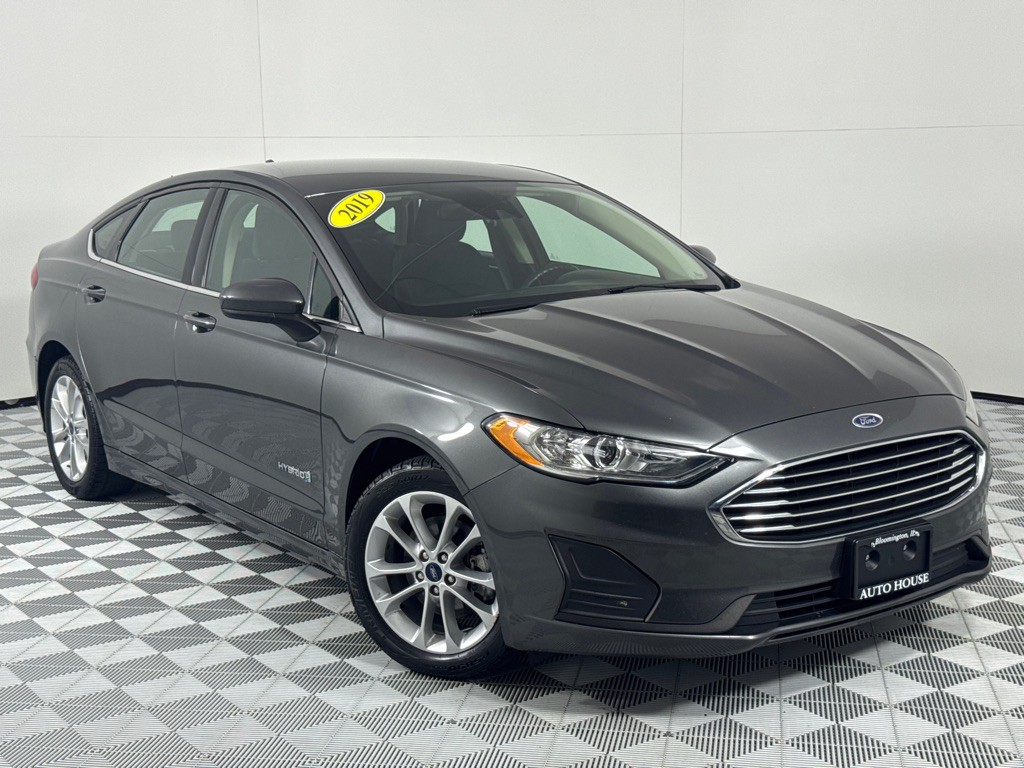 2019 Ford Fusion Image 2