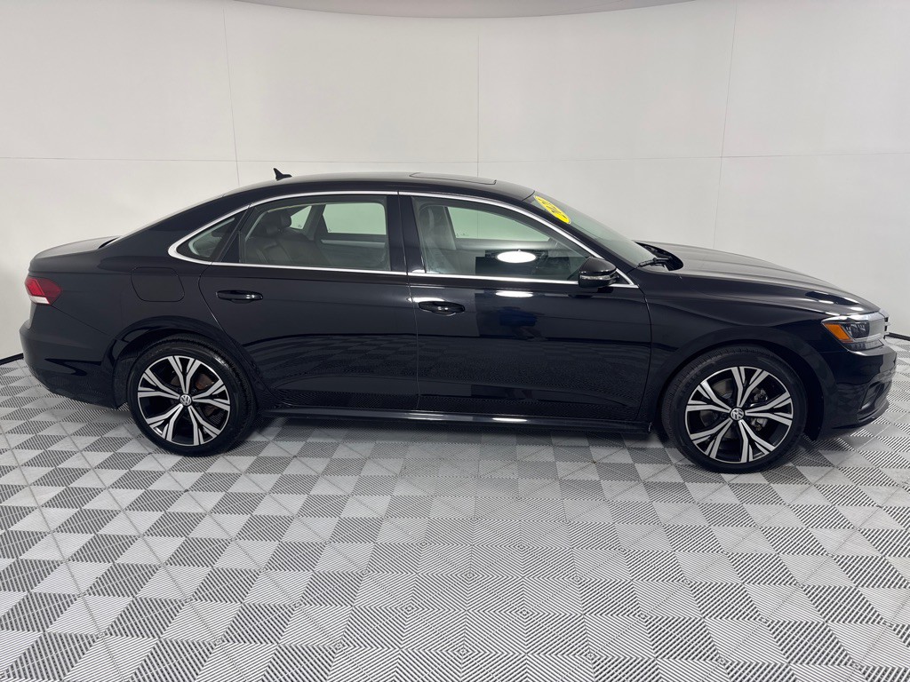 2021 Volkswagen Passat Image 4