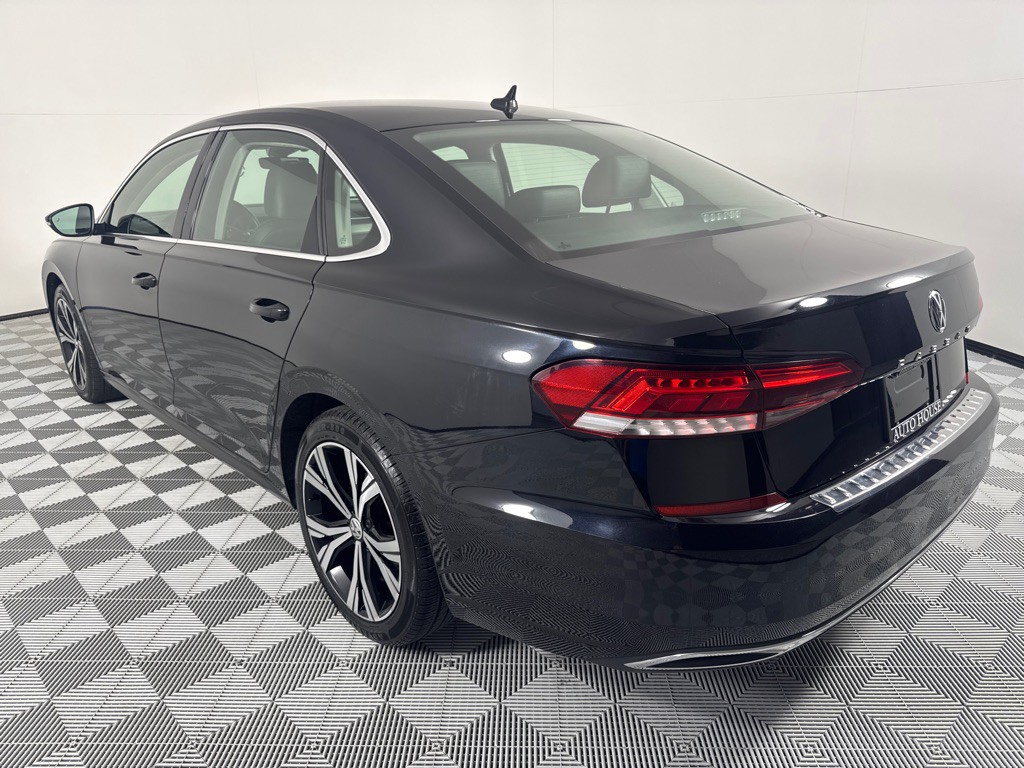 2021 Volkswagen Passat Image 8