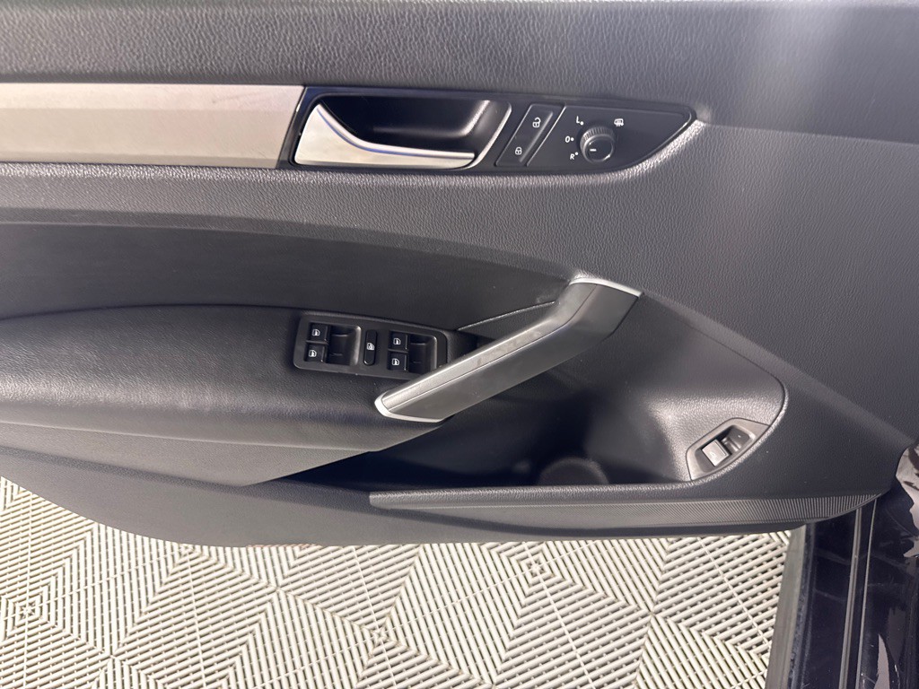 2021 Volkswagen Passat Image 13